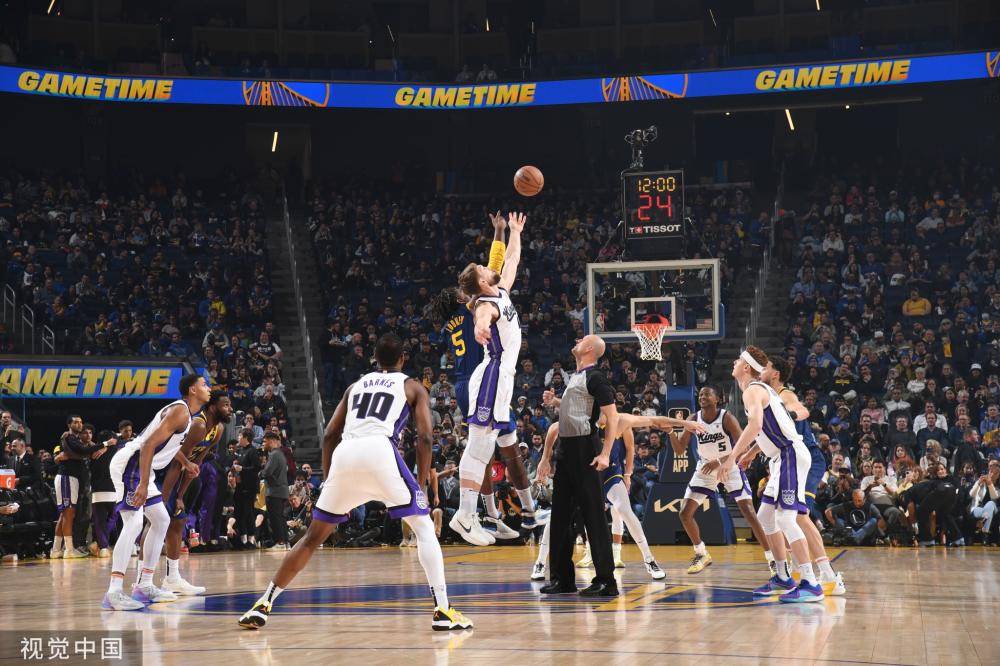 能看到她背 能看到她背