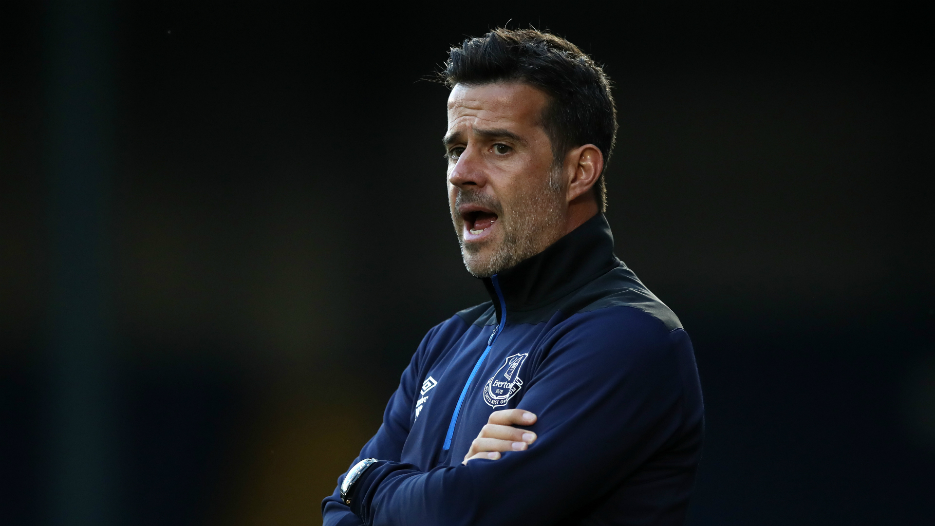 这透露出两 这透露出两